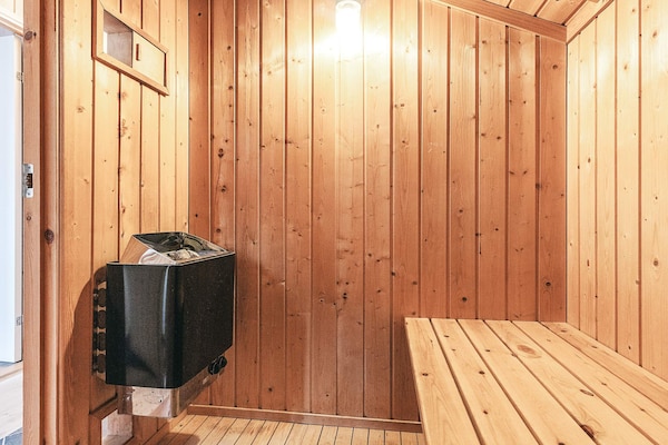 Foto van Helder strandhuis -- By Traum Ferienwohnungen - Vakantiehuis in Humble - Sauna