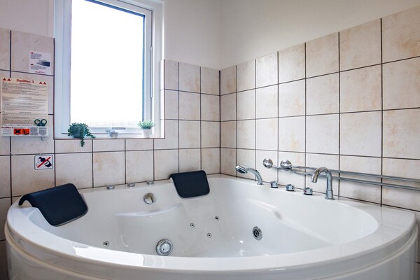 Foto van Luxe Spa Retreat aan Zee -- By Traum Ferienwohnungen - Spa