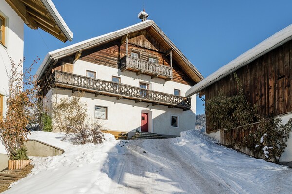 Foto van Boerderij in St. Johann met sauna & tuin - Vakantiehuis in Sankt Johann im Pongau - ExteriorWinter