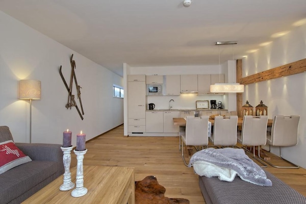 Foto van Alpenappartement bij de skilift voor 8 personen - Vakantiehuis in Neukirchen am Großvenediger - LivingRoom