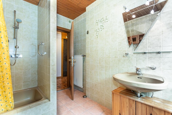 Foto van Chalet in Neukirchen bij Ski Wildkogel - Vakantiehuis in Neukirchen am Großvenediger - BathRoom