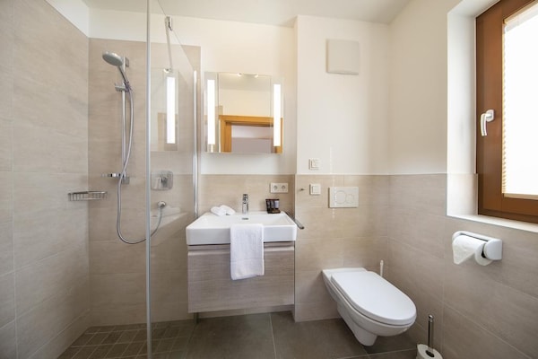 Foto van Verblijf in de buurt van Ski Arena Wildkogel - Vakantiehuis in Neukirchen - BathRoom