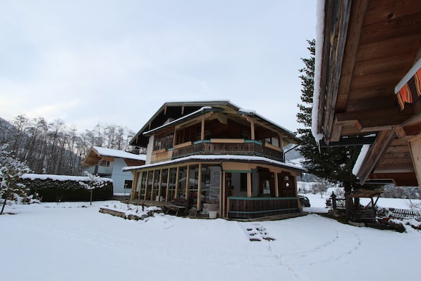Foto van Appartement Neukirchen bij Skigebied - Vakantiehuis in Neukirchen am Großvenediger - ExteriorWinter
