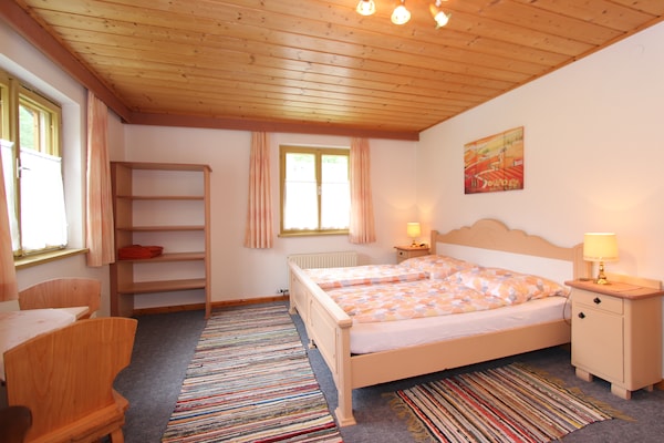 Foto van Appartement Neukirchen bij Skigebied - Vakantiehuis in Neukirchen am Großvenediger - BedRoom