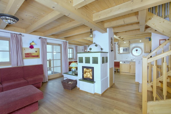 Foto van Chalet in Königsleiten bij Skibus & Zwembad - Vakantiehuis in Wald im Pingzau - LivingRoom