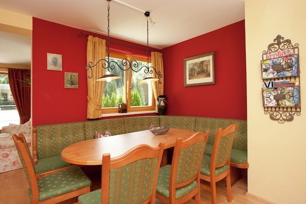 Foto van Chalet in Saalbach met sauna - Vakantiehuis in Saalbach-Hinterglemm - DiningRoom