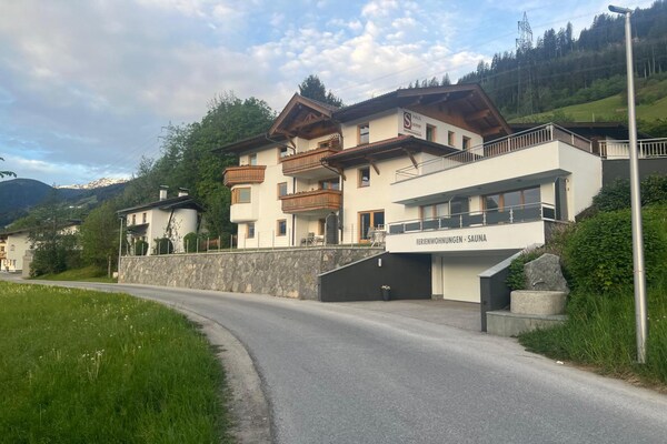 Foto van Appartement met uitzicht op de Alpen - Vakantiehuis in Fügenberg - ExteriorSummer