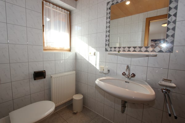 Foto van Appartement in Huben bij Skiliften - Vakantiehuis in Längenfeld - BathRoom