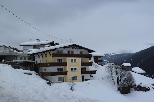 Foto van Vakantieappartement in Kappl vlakbij het skigebied - ExteriorWinter