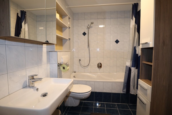 Foto van Appartement in Strengen met uitzicht op de bergen - Vakantiehuis in Strengen - BathRoom