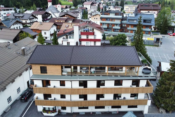 Foto van Appartement met whirlpoolbad in St. Anton - Vakantiehuis in St. Anton am Arlberg - ExteriorSummer