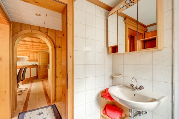 Foto van Appartement in Silbertal bij Skilift - Vakantiehuis in Silbertal - BathRoom