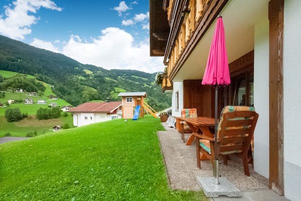 Foto van Appartement in Silbertal bij Skilift - Vakantiehuis in Silbertal - TerraceBalcony