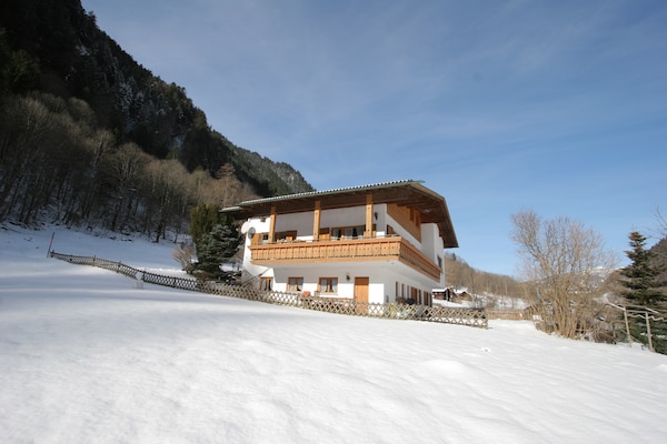 Foto van Appartement in St. Gallenkirch bij Skiliften - Vakantiehuis in St. Gallenkirch - ExteriorWinter