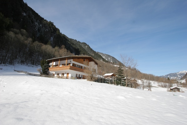 Foto van Appartement in St. Gallenkirch bij Skiliften - Vakantiehuis in St. Gallenkirch - ExteriorWinter