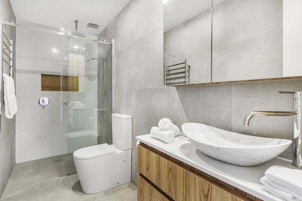 Foto van Boutique-appartement in rustige, gewilde wijk - Vakantiehuis in Carnegie - BathRoom