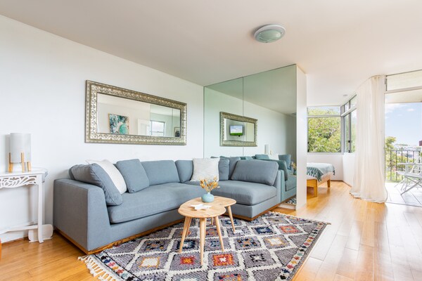 Foto van Bronte Beach kustappartement met uitzicht op de oceaan - LivingRoom