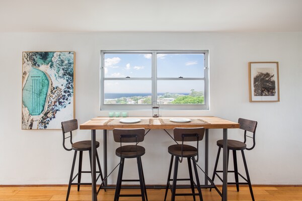 Foto van Bronte Beach kustappartement met uitzicht op de oceaan - DiningRoom