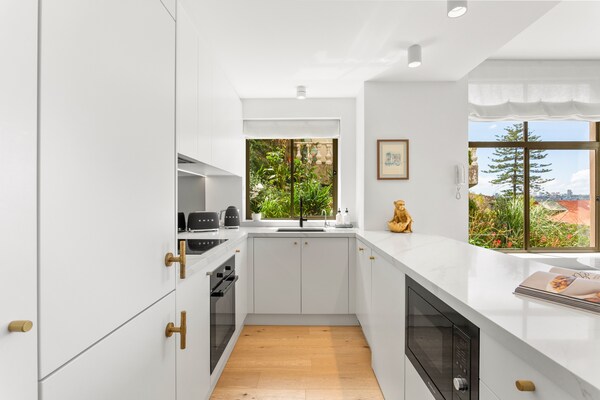 Foto van Boutique-appartement met 2 slaapkamers en prachtig uitzicht op de haven van Sydney - Kitchen