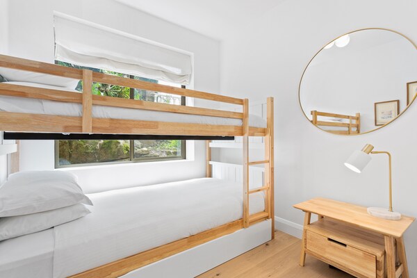 Foto van Boutique-appartement met 2 slaapkamers en prachtig uitzicht op de haven van Sydney - BedRoom