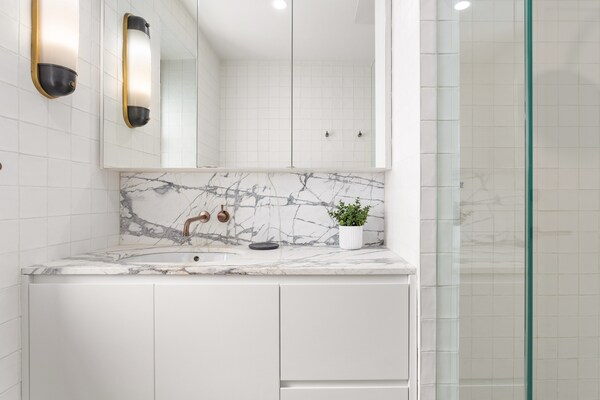 Foto van Boutique-appartement met 2 slaapkamers en prachtig uitzicht op de haven van Sydney - BathRoom