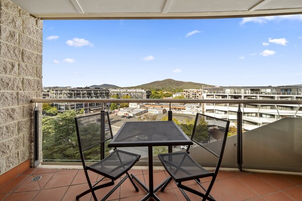 Foto van Appartement met 2 slaapkamers in de binnenstad met parkeergelegenheid, zwembad en barbecue - TerraceBalcony