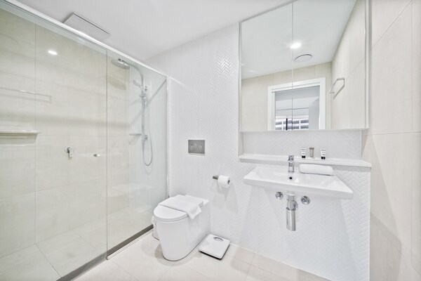 Foto van Binnenstadsappartement met 2 slaapkamers, groot balkon, tuin en fitnessruimte - BathRoom