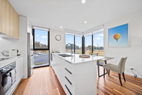 Foto van Binnenstadsappartement met 2 slaapkamers, groot balkon, tuin en fitnessruimte - Kitchen