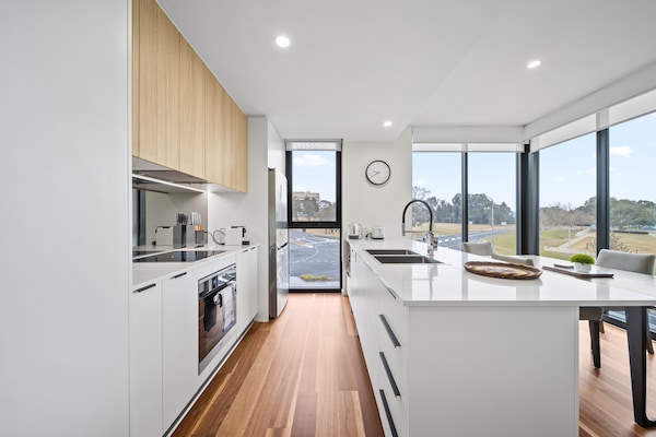 Foto van Binnenstadsappartement met 2 slaapkamers, groot balkon, tuin en fitnessruimte - Kitchen