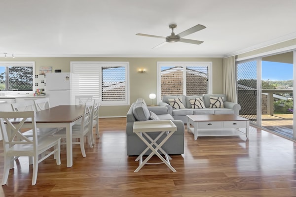 Foto van Bovenwoning aan de kust met toegang tot het zwembad - LivingRoom