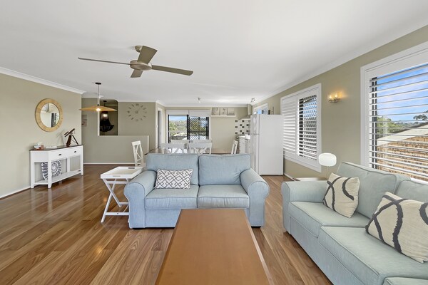 Foto van Bovenwoning aan de kust met toegang tot het zwembad - LivingRoom