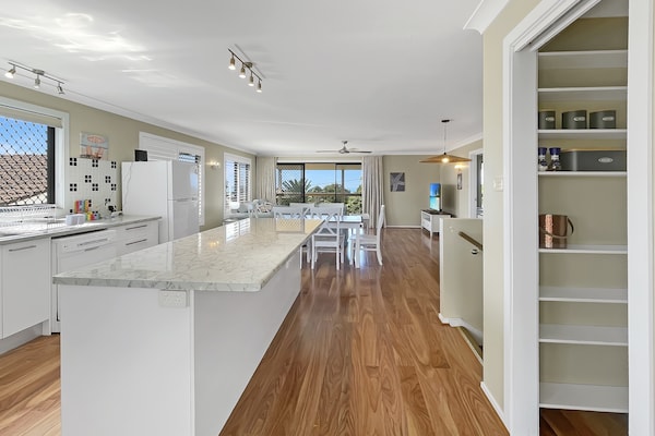 Foto van Bovenwoning aan de kust met toegang tot het zwembad - Kitchen