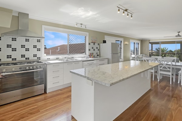 Foto van Bovenwoning aan de kust met toegang tot het zwembad - Kitchen