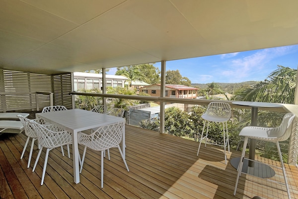 Foto van Bovenwoning aan de kust met toegang tot het zwembad - TerraceBalcony