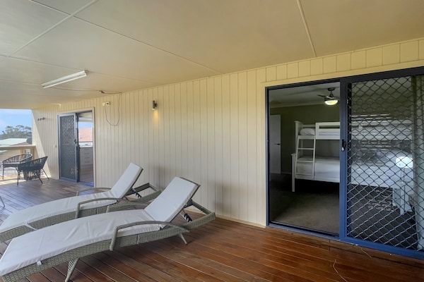 Foto van Bovenwoning aan de kust met toegang tot het zwembad - Untagged