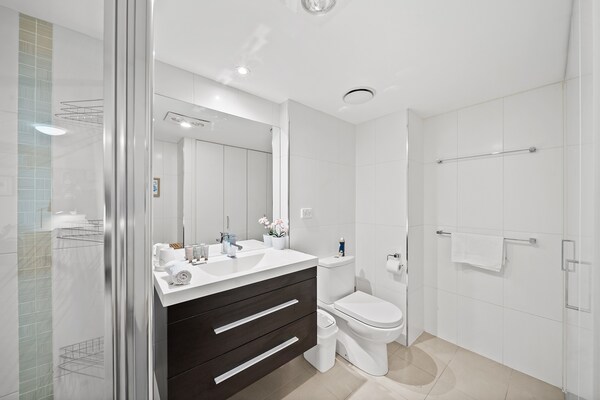 Foto van Braddon Retreat: Ruim appartement met 1 slaapkamer en parkeergelegenheid - BathRoom