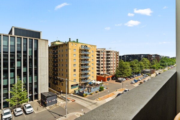 Foto van Braddon Retreat: Ruim appartement met 1 slaapkamer en parkeergelegenheid - AreaSummer1KM