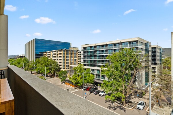 Foto van Braddon Retreat: Ruim appartement met 1 slaapkamer en parkeergelegenheid - AreaSummer1KM
