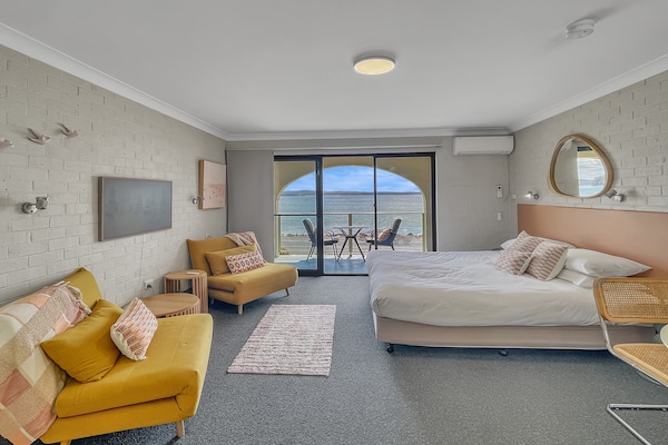 Foto van Beachside Studio, op een steenworp afstand van Casey's Beach. - LivingRoom