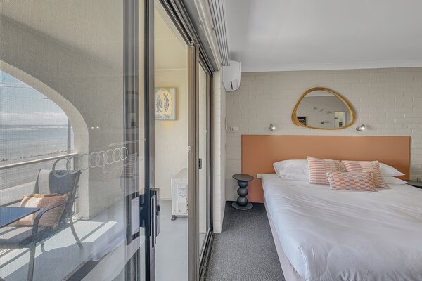 Foto van Beachside Studio, op een steenworp afstand van Casey's Beach. - BedRoom