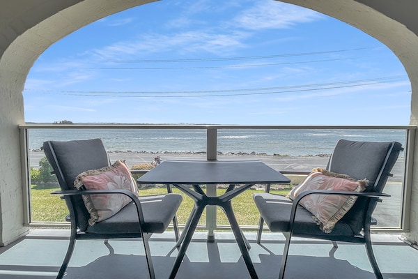 Foto van Beachside Studio, op een steenworp afstand van Casey's Beach. - TerraceBalcony