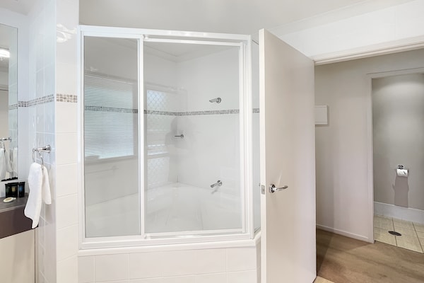 Foto van Appartement met 3 slaapkamers aan het strand en garageparkeerplaats - BathRoom