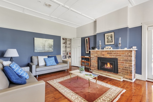 Foto van Bradman View | Tuin- en openhaardverblijf in Bowral - LivingRoom