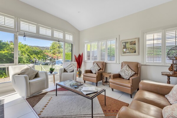 Foto van Bradman View | Tuin- en openhaardverblijf in Bowral - LivingRoom