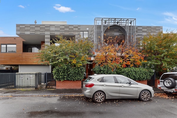 Foto van Appartement met 1 slaapkamer en uitzicht op de stad, vlakbij Central Park. - ExteriorSummer