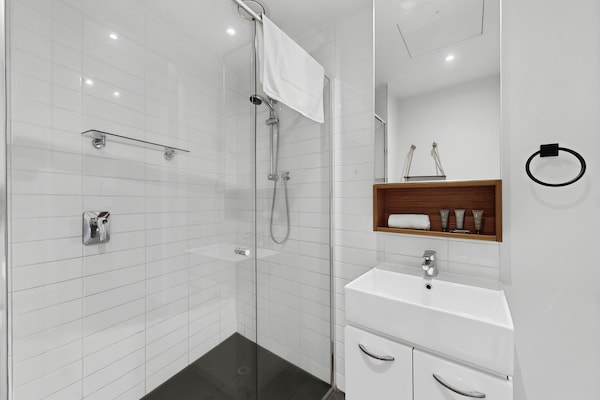 Foto van Appartement met 1 slaapkamer en uitzicht op de stad, vlakbij Central Park. - BathRoom