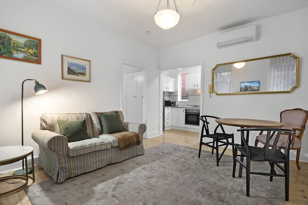 Foto van Art Deco appartement aan het zwembad in St Kilda West - LivingRoom