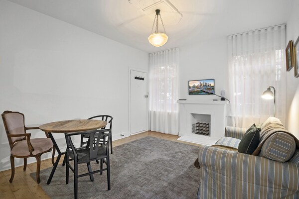 Foto van Art Deco appartement aan het zwembad in St Kilda West - DiningRoom