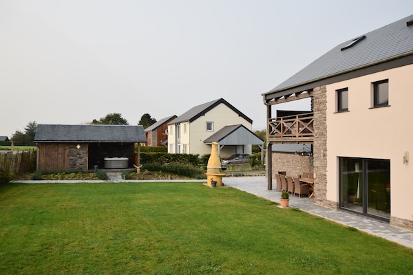 Foto van Grandeur Villa met Sauna & Jacuzzi in Durbuy - Vakantiehuis in Durbuy - GardenSummer