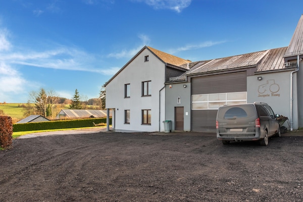 Foto van Vakantiehuis in Léglise met tuin - Vakantiehuis in Léglise - ExteriorSummer